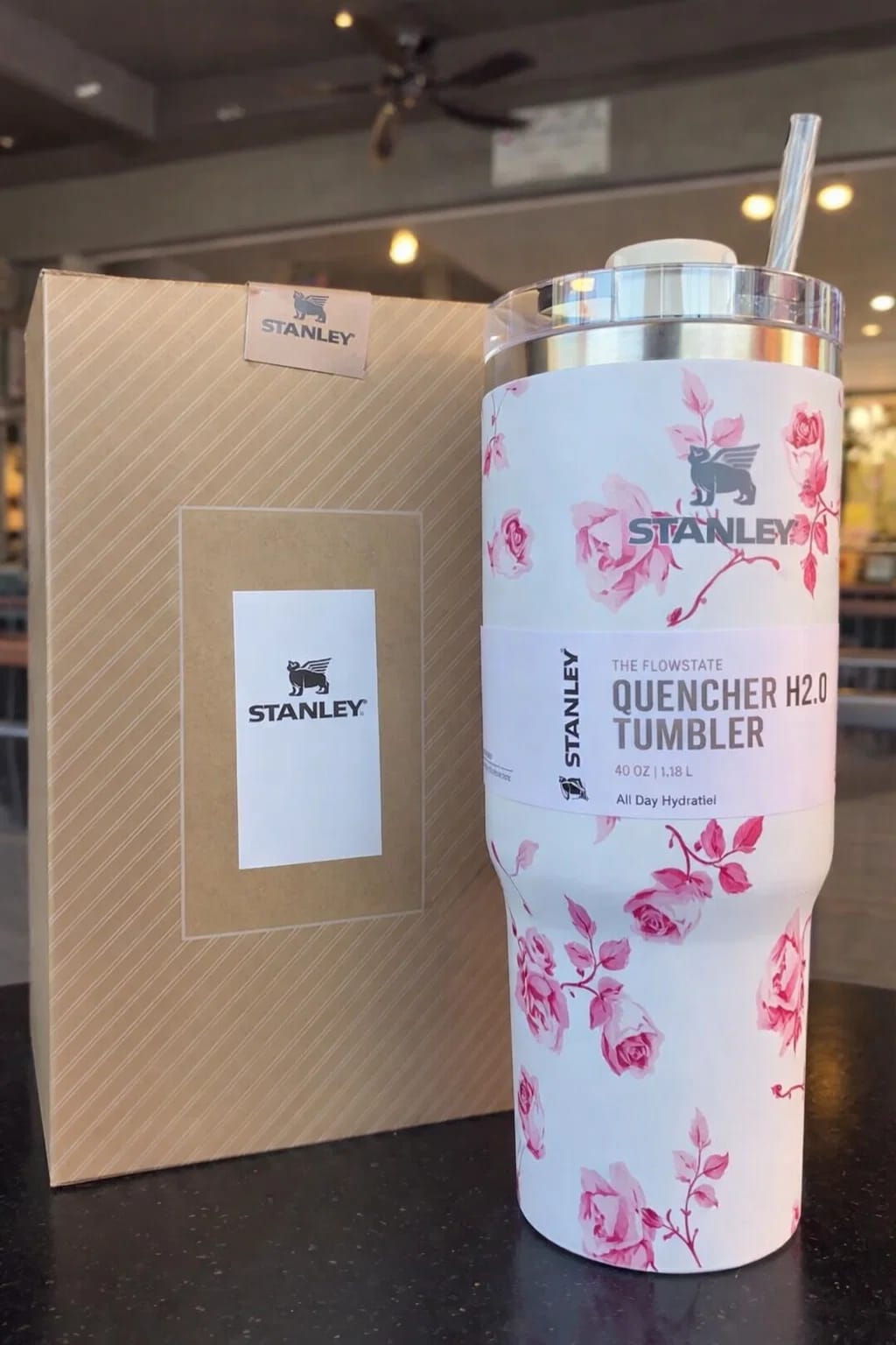 STANLEY-40oz Quencher H2.0 Tumbler (Blanco Con Flores)